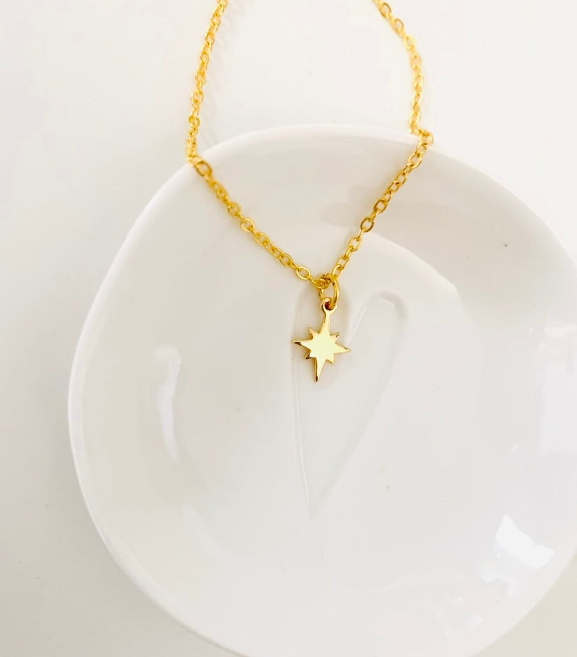 Wish upon a star - minimalist warm gold bracelet