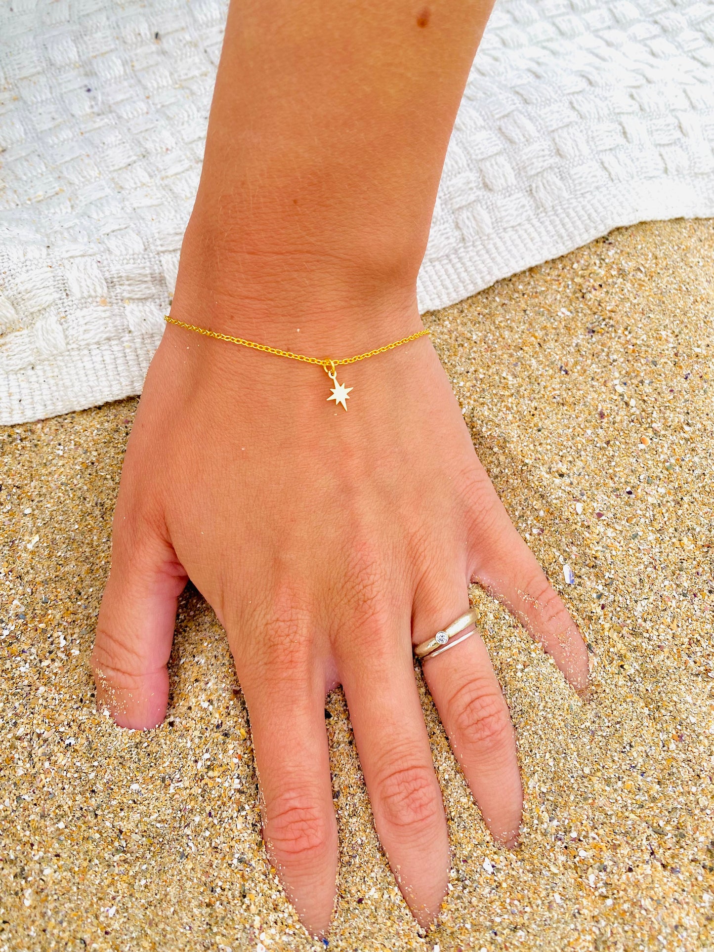 Wish upon a star - minimalist warm gold bracelet