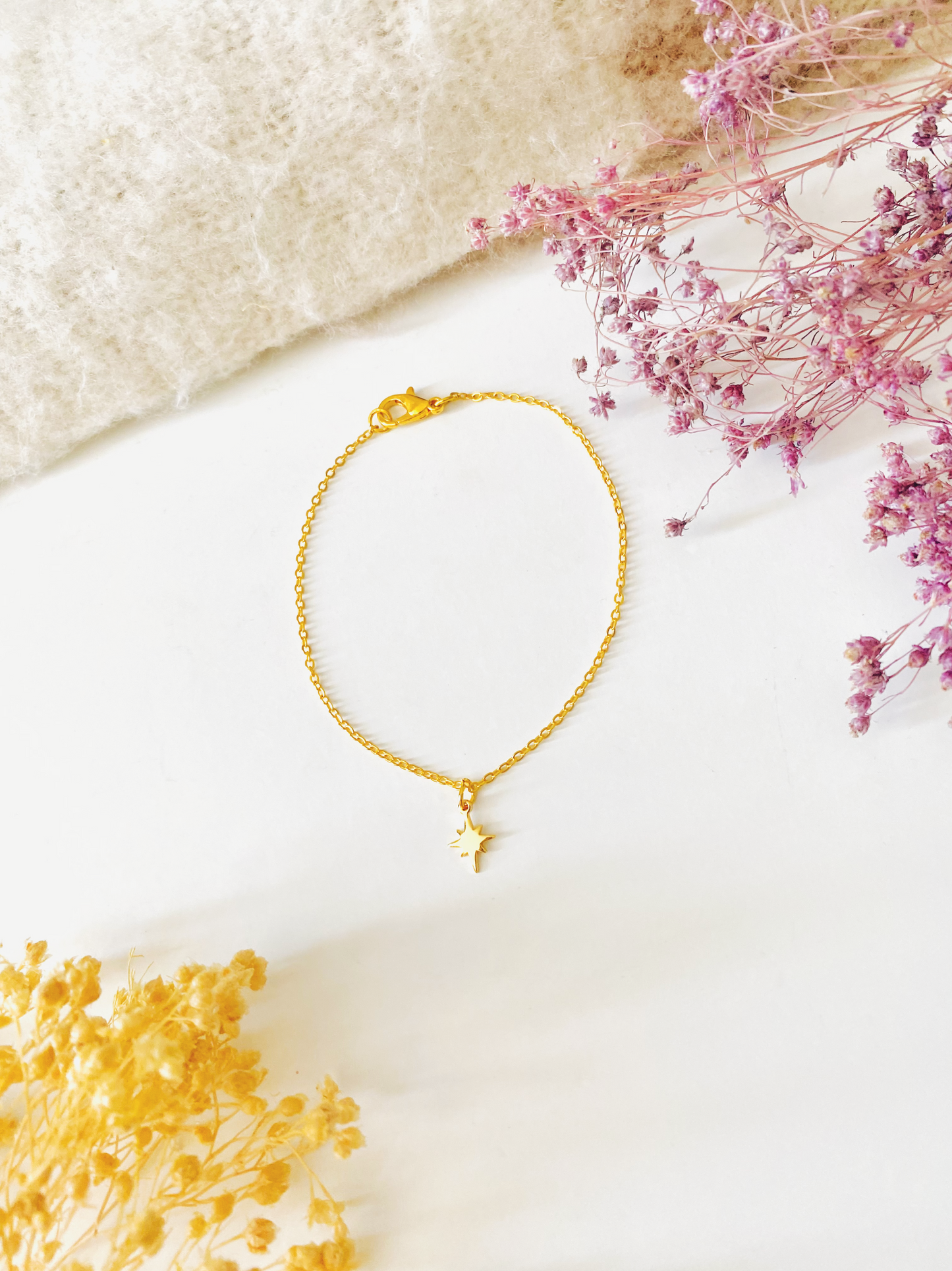 Wish upon a star - minimalist warm gold bracelet